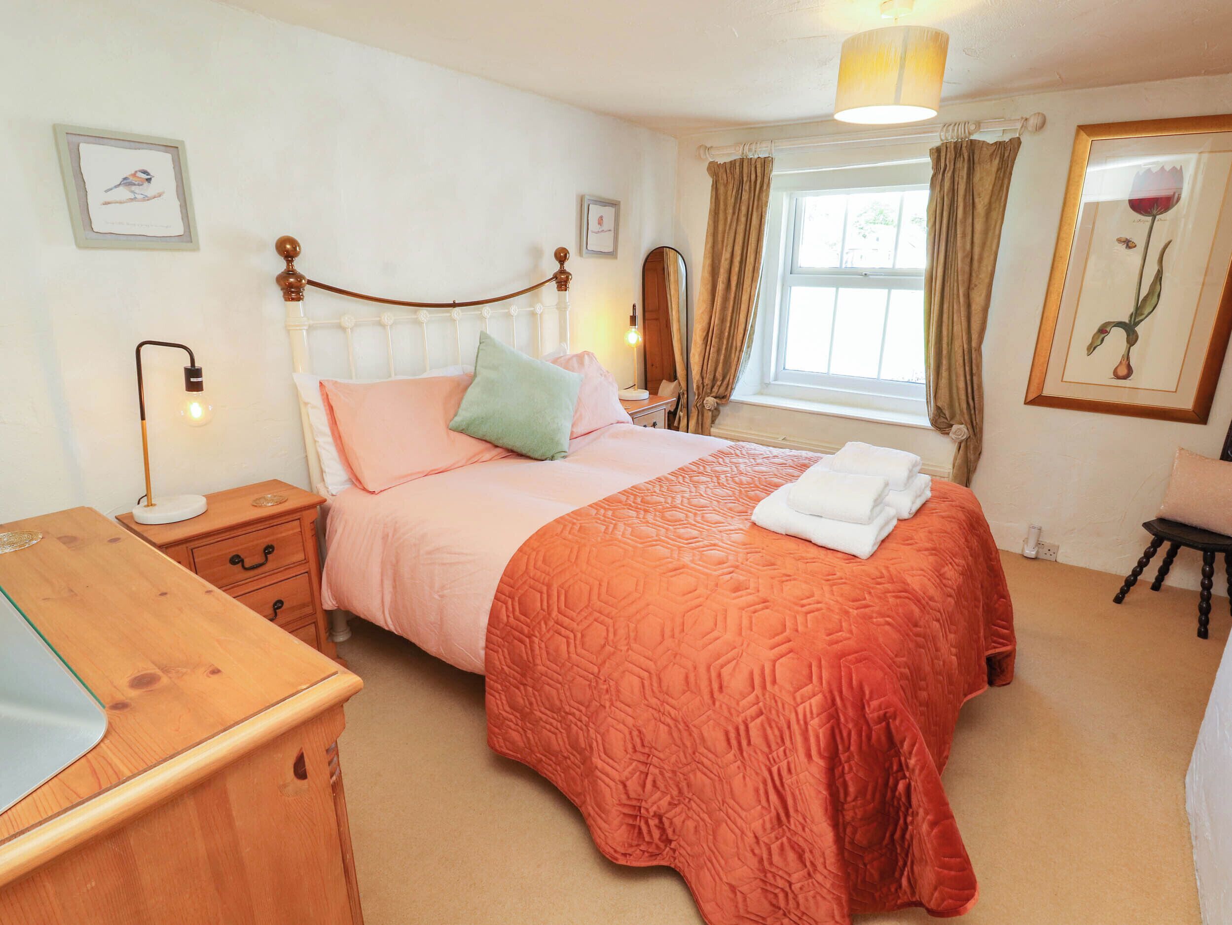 2 bedrooms, individually decorated, individually furnished, free WiFi
