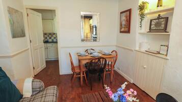 Cottage | Dining