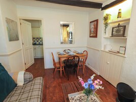 Cottage | Dining