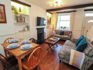 Cottage | Living area | Fireplace