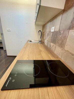 Kühlschrank, Mikrowelle, Ofen, Geschirrspüler