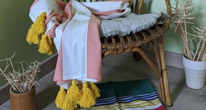 Unique, themed and unusual "Plantation Train" gîte