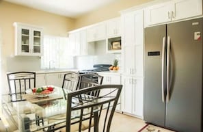 Dining - Exceptional 2Bdrms-Red Hassell Manor, Port Antonio (Port Antonio)