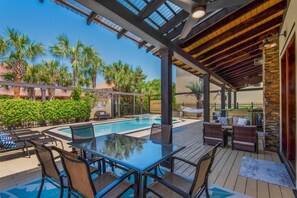 Outdoor dining - Large Family Home-Private Pool-Golf Cart-Bikes (Destin)