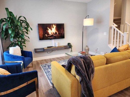 Family friendly home in South Edmonton (Near airport)