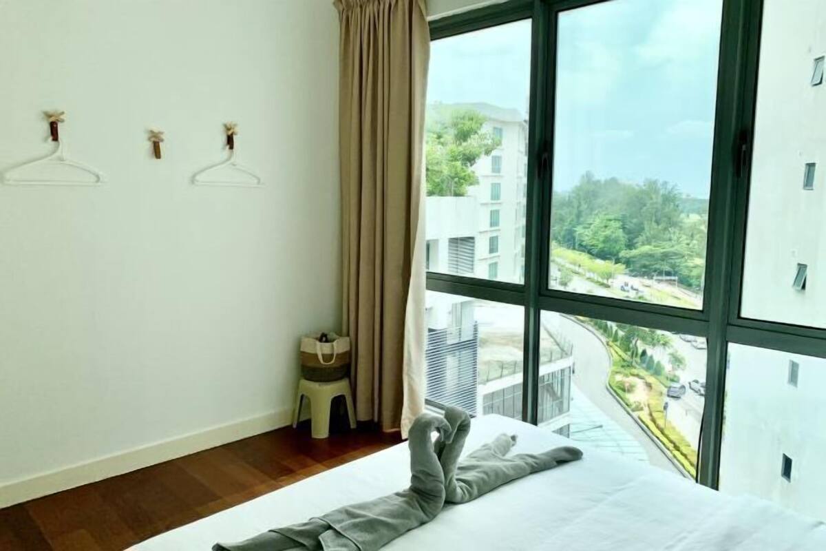 3 bedrooms, iron/ironing board, free WiFi, bed sheets