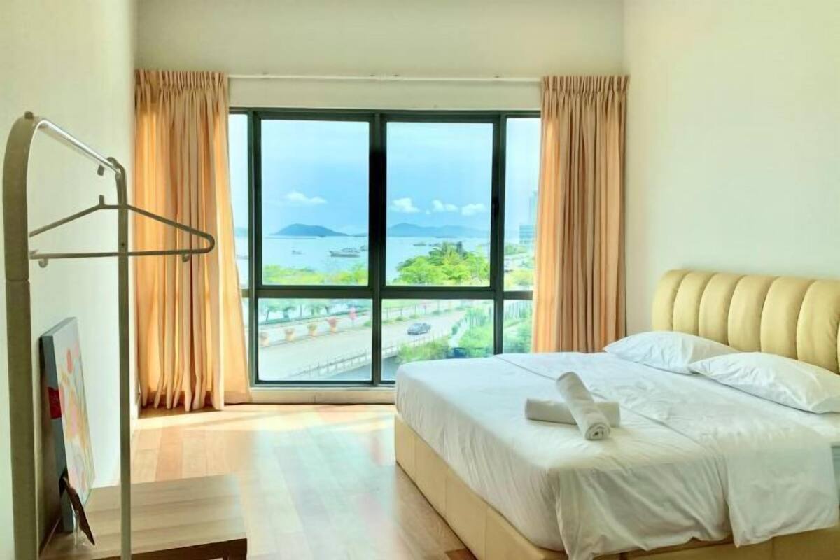 3 bedrooms, iron/ironing board, free WiFi, bed sheets