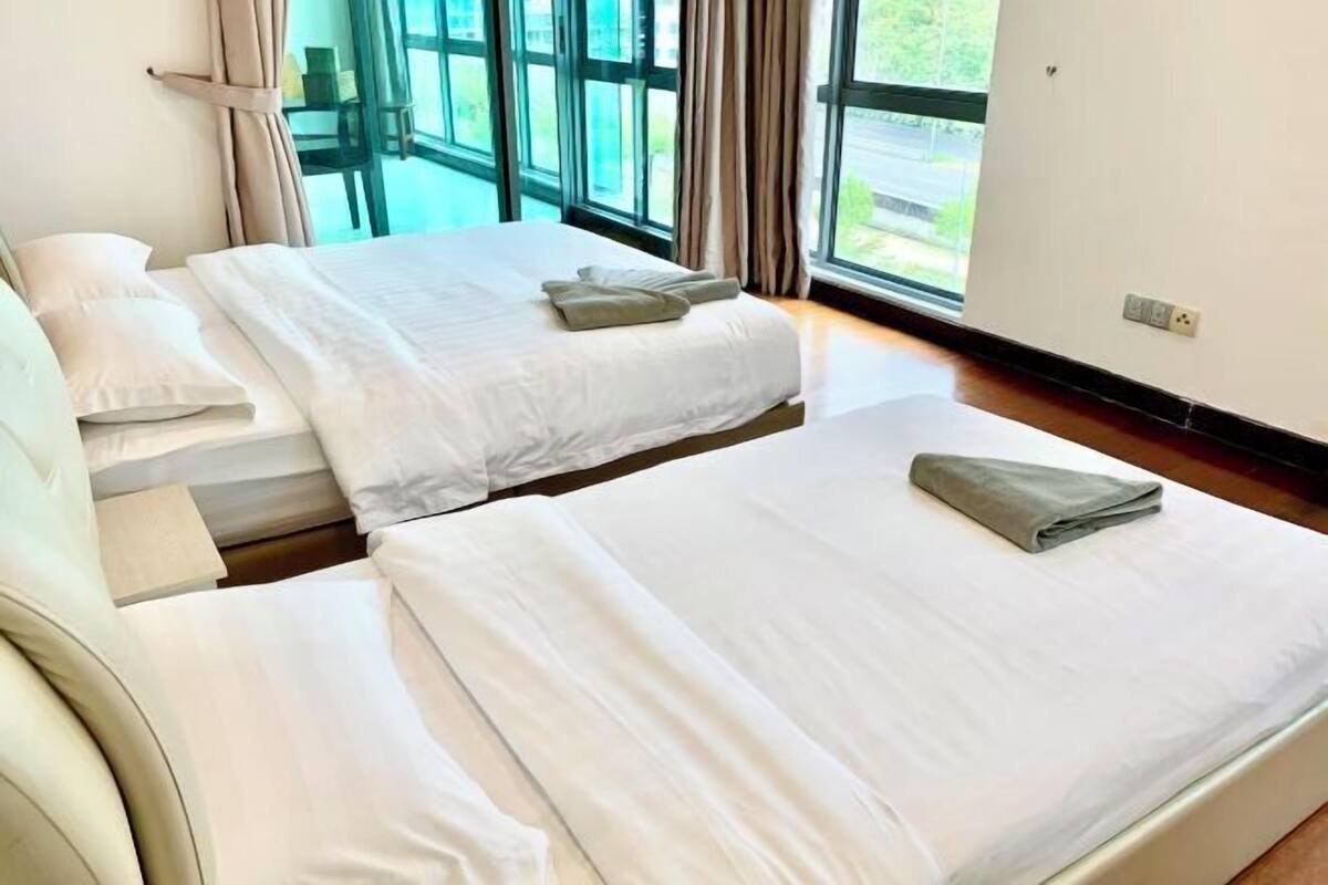 3 bedrooms, iron/ironing board, free WiFi, bed sheets
