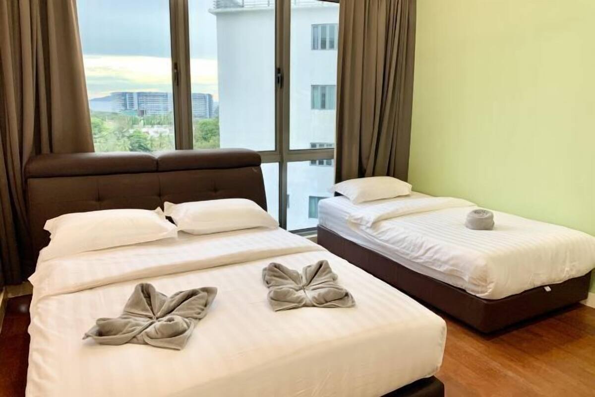 3 bedrooms, iron/ironing board, free WiFi, bed sheets