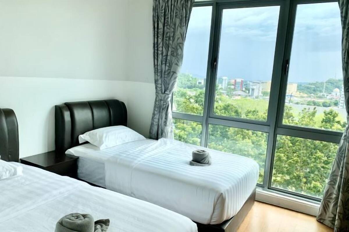 3 bedrooms, iron/ironing board, free WiFi, bed sheets
