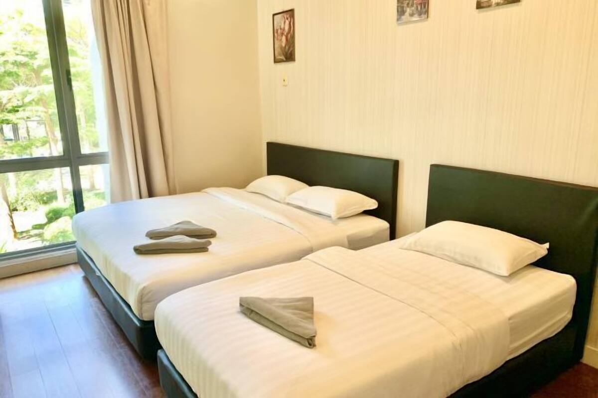 3 bedrooms, iron/ironing board, free WiFi, bed sheets