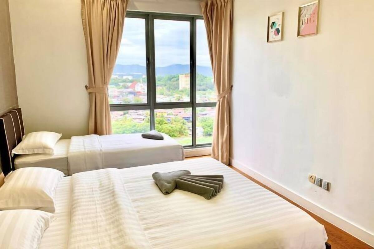 3 bedrooms, iron/ironing board, free WiFi, bed sheets