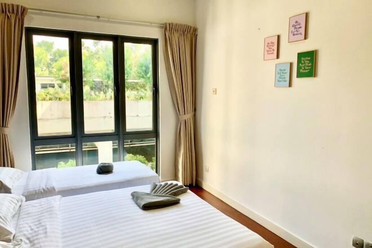 3 bedrooms, iron/ironing board, free WiFi, bed sheets