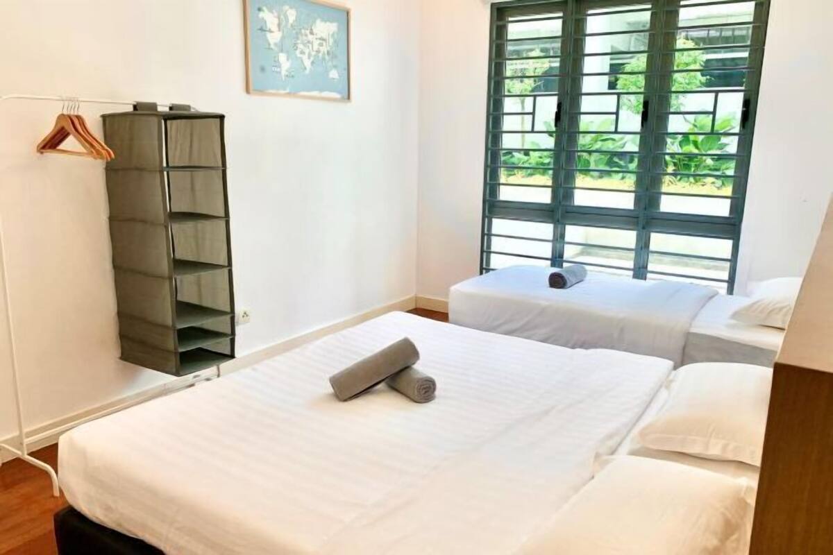 3 bedrooms, iron/ironing board, free WiFi, bed sheets
