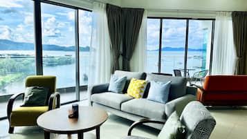 Grand Apartment | Living area | 40-inch flat-screen TV with cable channels, TV
