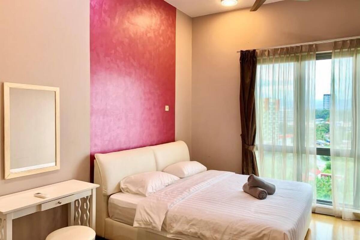 3 bedrooms, iron/ironing board, free WiFi, bed sheets