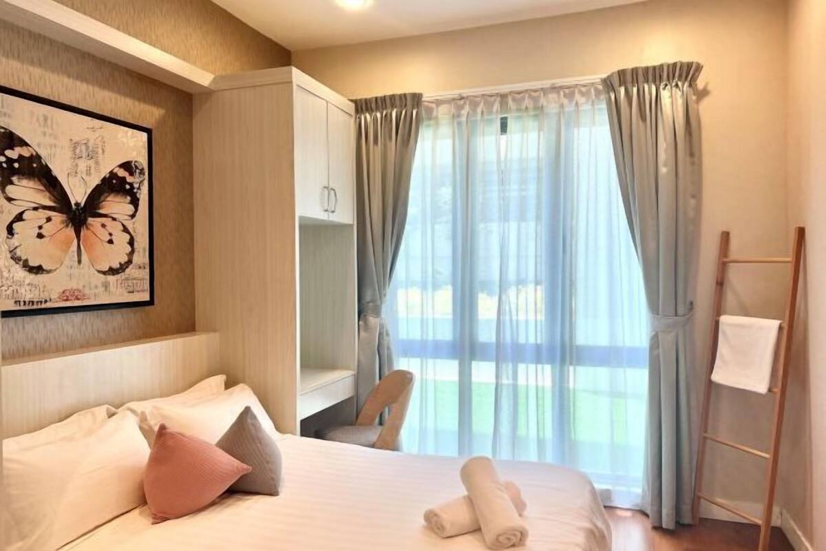 3 bedrooms, iron/ironing board, free WiFi, bed sheets
