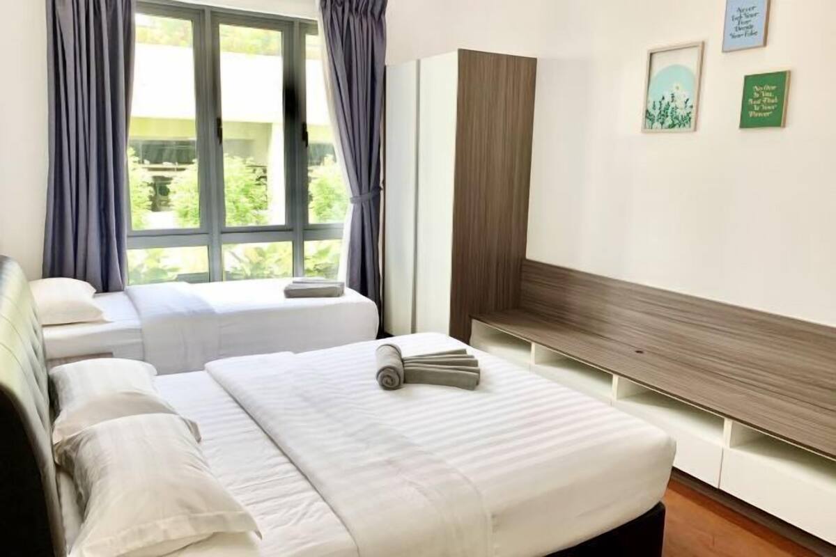 3 bedrooms, iron/ironing board, free WiFi, bed sheets