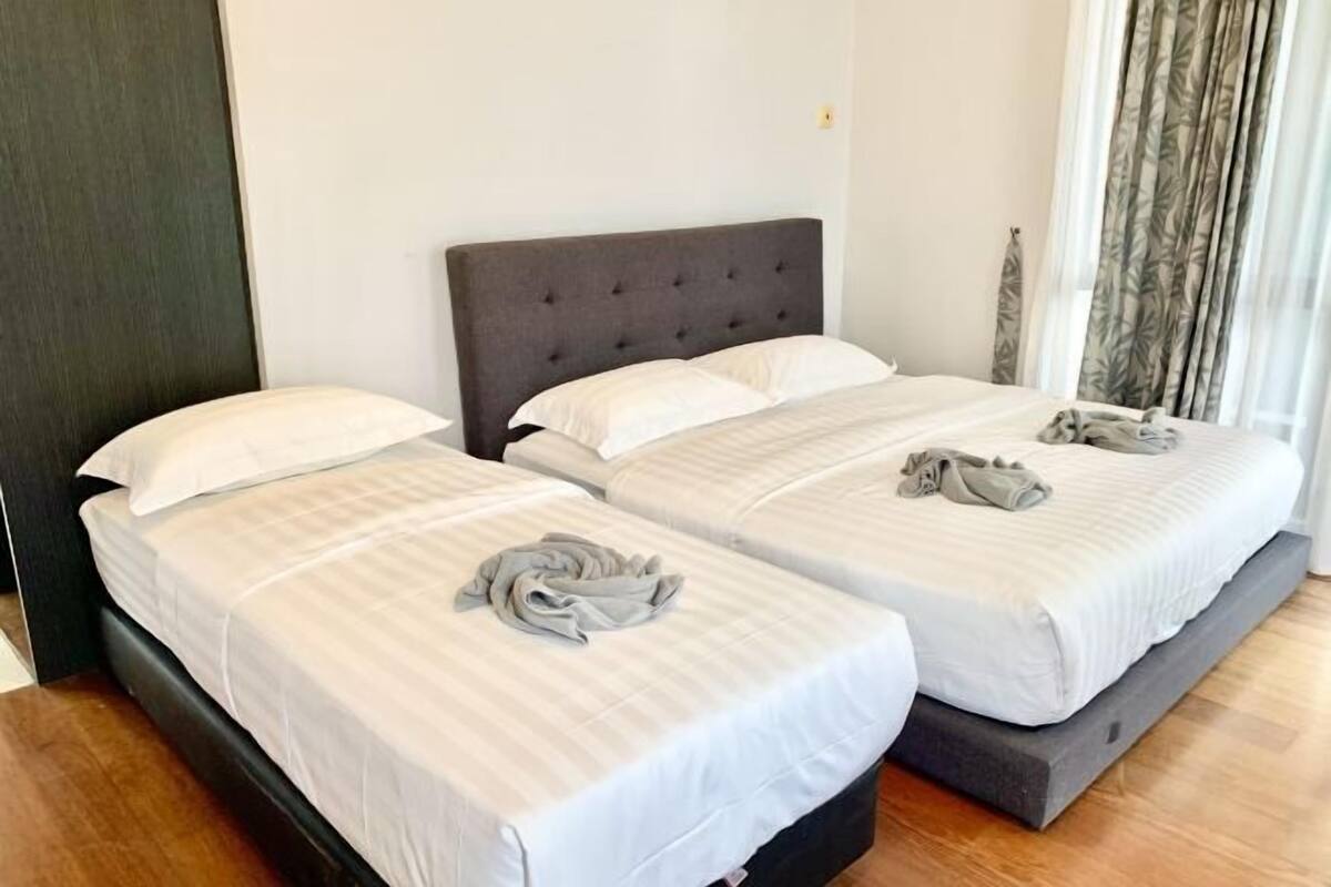 3 bedrooms, iron/ironing board, free WiFi, bed sheets