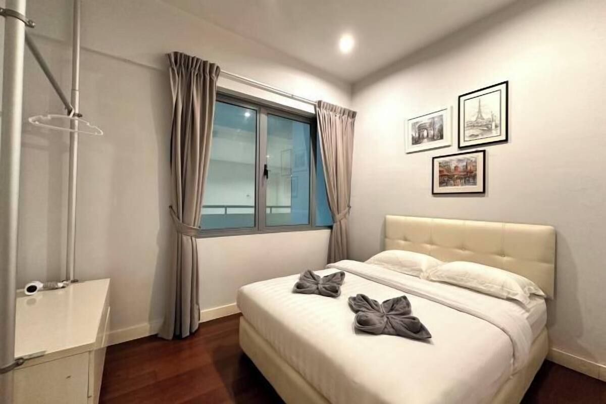 3 bedrooms, iron/ironing board, free WiFi, bed sheets