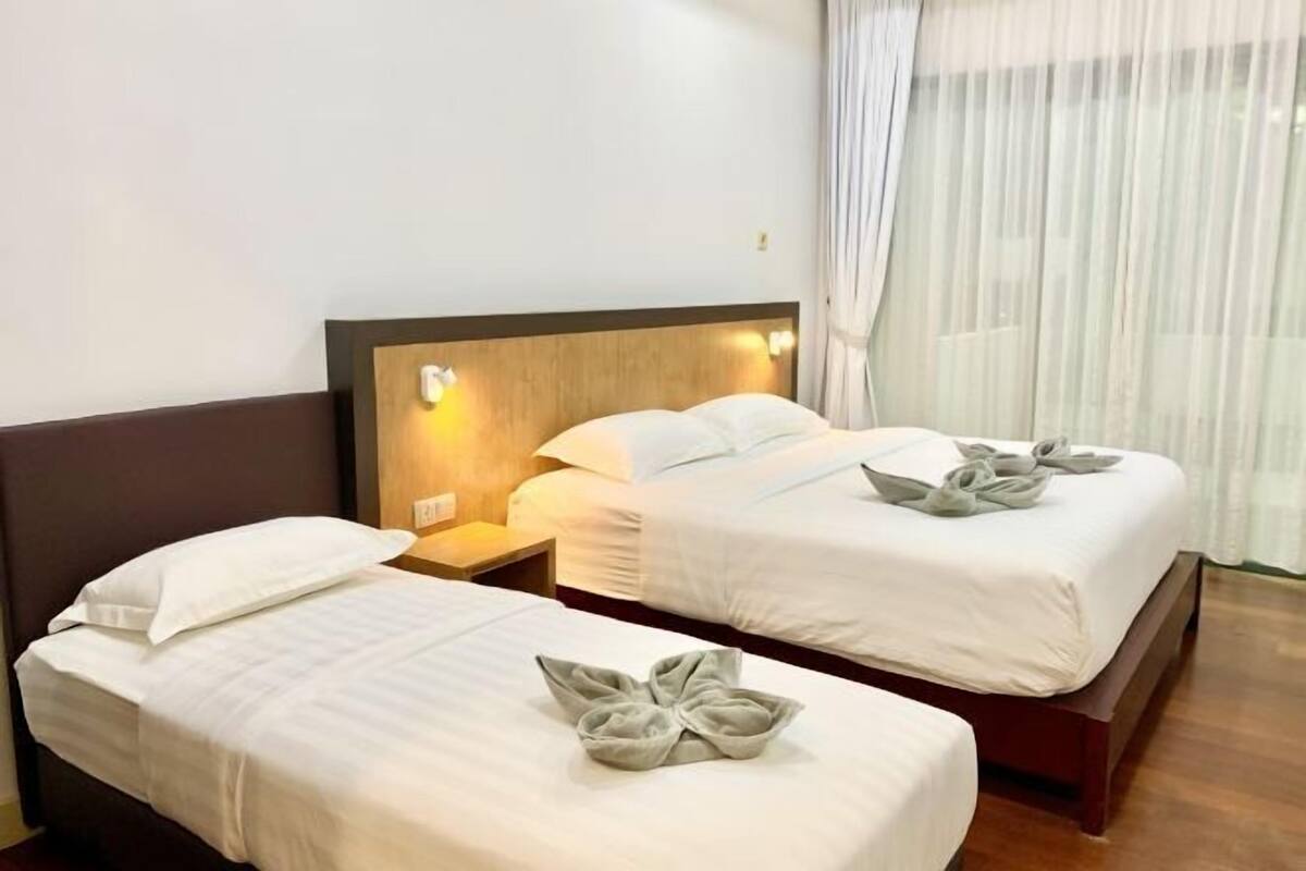 3 bedrooms, iron/ironing board, free WiFi, bed sheets