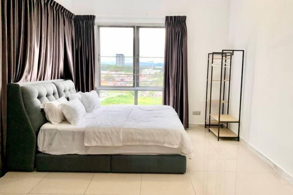 3 bedrooms, iron/ironing board, free WiFi, bed sheets