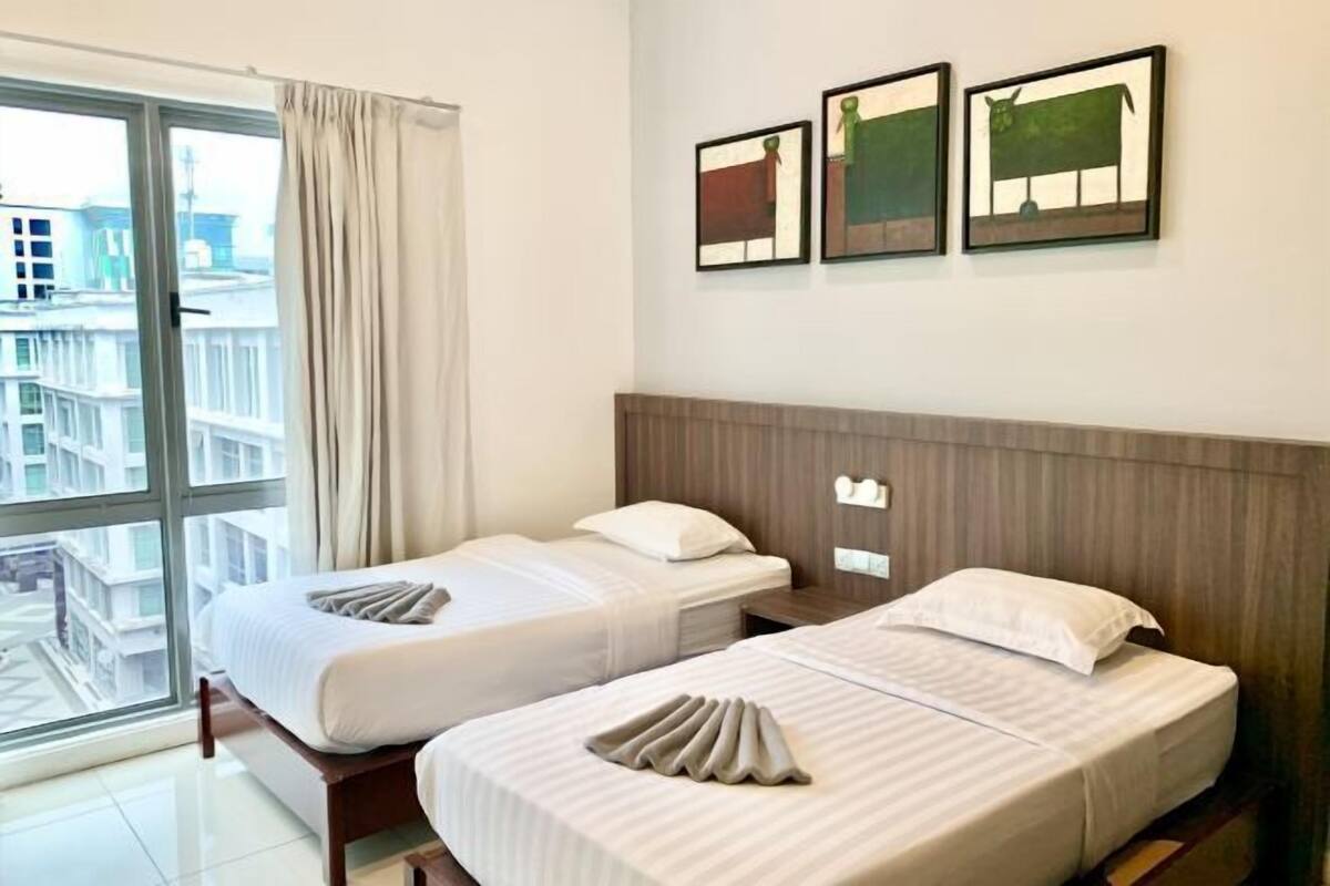 3 bedrooms, iron/ironing board, free WiFi, bed sheets