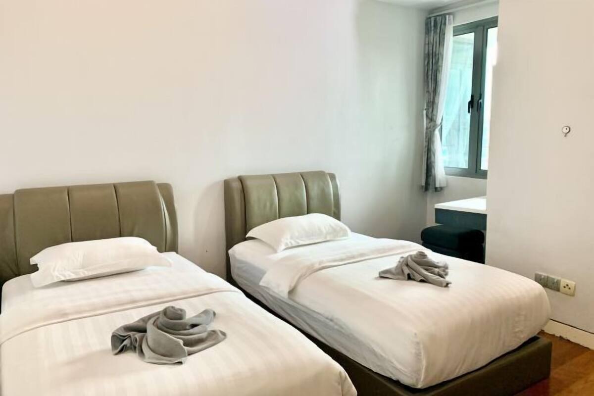 3 bedrooms, iron/ironing board, free WiFi, bed sheets