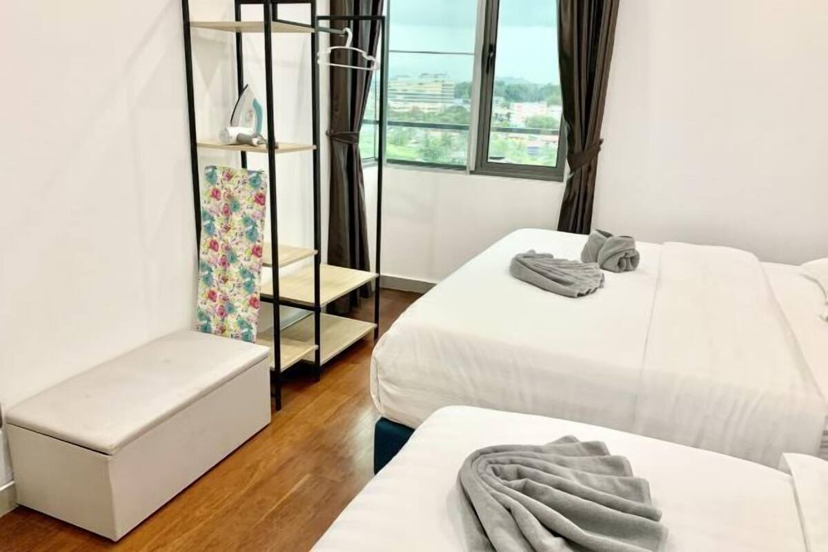 3 bedrooms, iron/ironing board, free WiFi, bed sheets