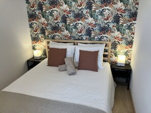 2 bedrooms, travel crib, free WiFi, bed sheets