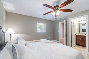 4 bedrooms, iron/ironing board, free WiFi, bed sheets - TWO King Bed Home Near USF (Lutz)