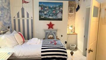 3 bedrooms, desk, iron/ironing board, travel cot