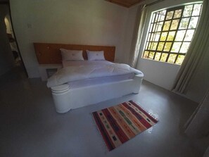2 bedrooms, Internet, bed sheets - Riverside Cottage (Namanga)