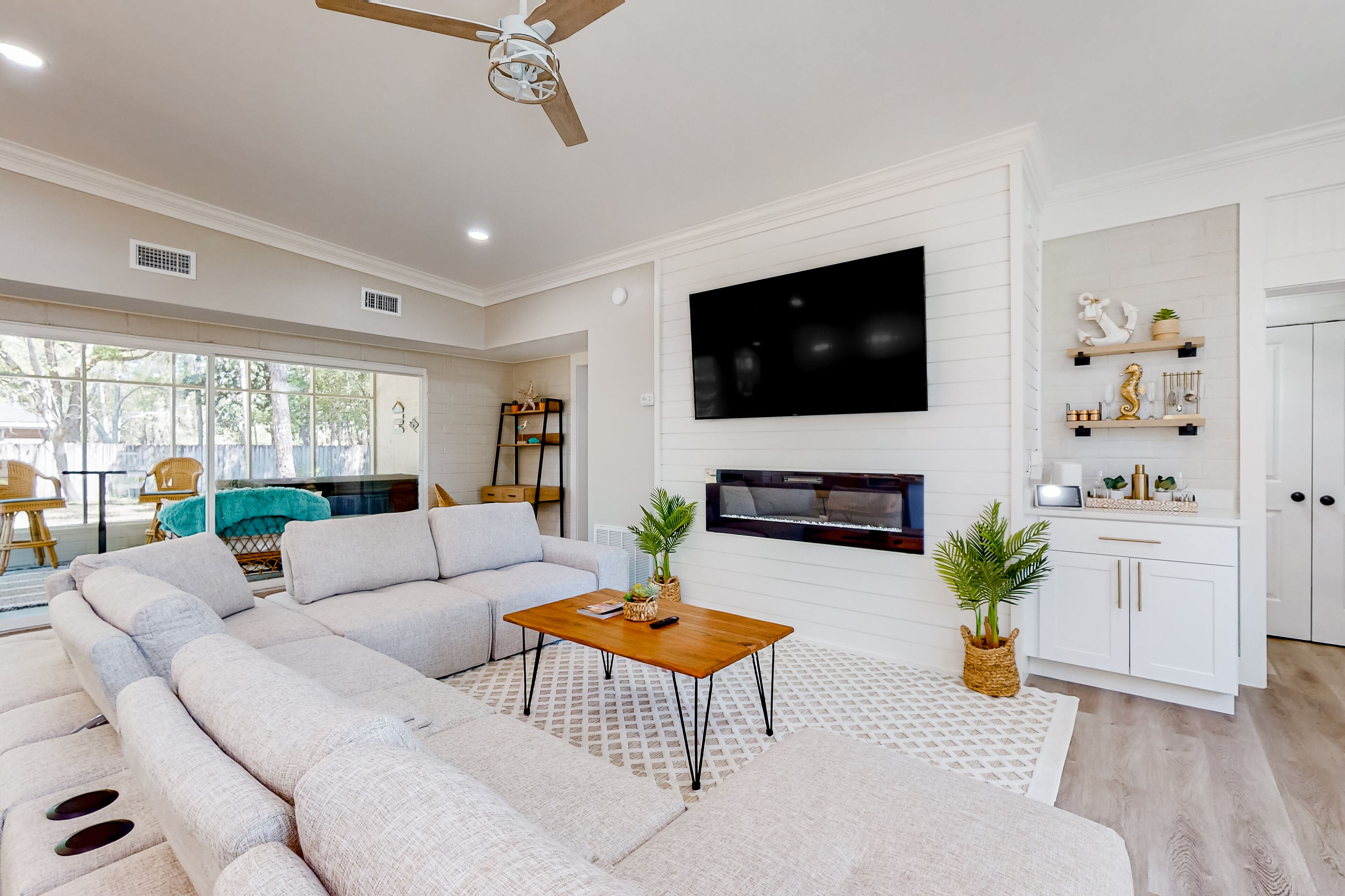 Modern dog-friendly home in the heart of island with hot tub & screened lanai