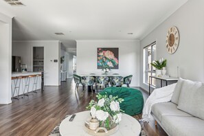 TV - Elegant Home Sweet Home (Point Cook)