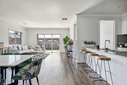 SHINE Point Cook Elegant Home Sweet Home