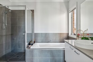 Hair dryer, towels - SHINE Point Cook Elegant Home Sweet Home (Point Cook)