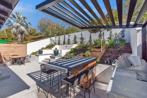 屋外ダイニングエリア