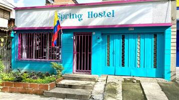 Fachada de la propiedad