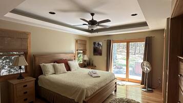 3 habitaciones, escritorio, tabla de planchar con plancha y wifi