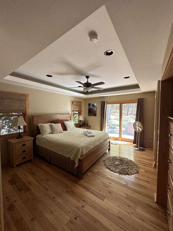 3 bedrooms, desk, iron/ironing board, WiFi