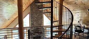 Million-dollar view, Hot tub, pool table, foosball, fire pit high-speed internet