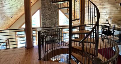 Million-dollar view, Hot tub, pool table, foosball, fire pit high-speed internet