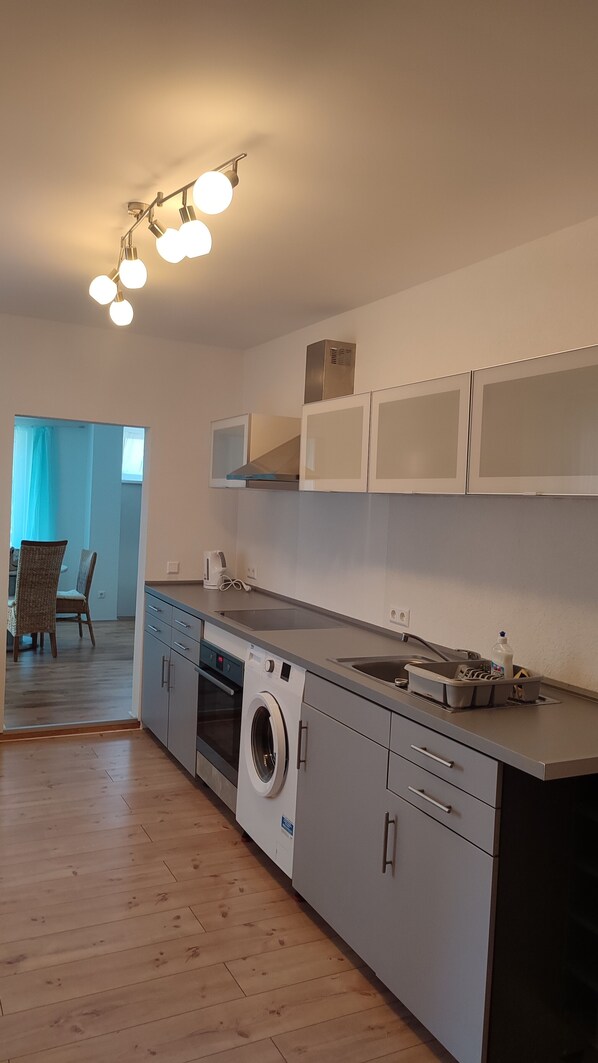 Refrigerador, horno, placa de cocina, cafetera/tetera