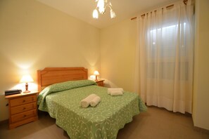 2 bedrooms, iron/ironing board, free WiFi, bed sheets