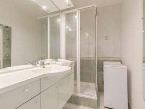 Towels - Vue Mer -Apt 2 pièces+alcove-5 pers. by Interhome (Saint Jean de Monts)