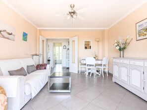 TV - La plage du Cap by Interhome (Roquebrune Cap Martin)