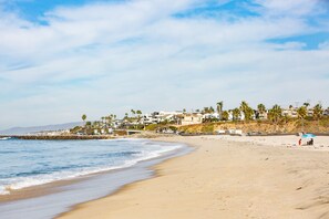 Playa en los alrededores y toallas de playa 