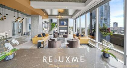 Reluxme| Luxury 1BR in Uptown w/ Resort Amenities