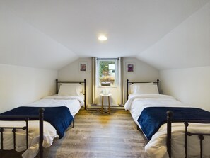 3 Schlafzimmer, Schreibtisch, Bügeleisen/Bügelbrett, kostenloses WLAN